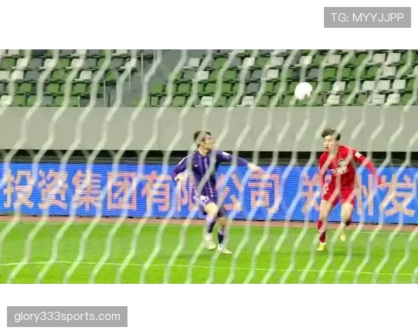 足球护腿板规则详解：必须符合安全标准和判罚依据